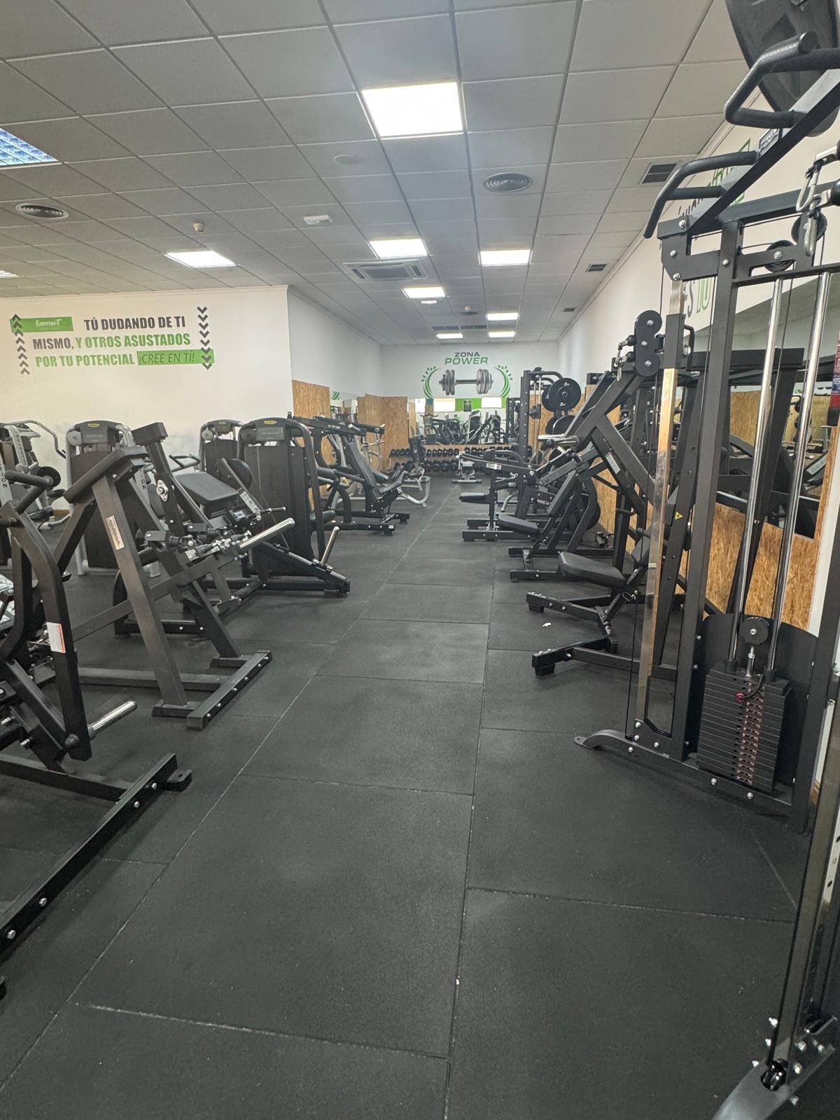 Equipamiento de sala de fitness y cardio de Entrena-T