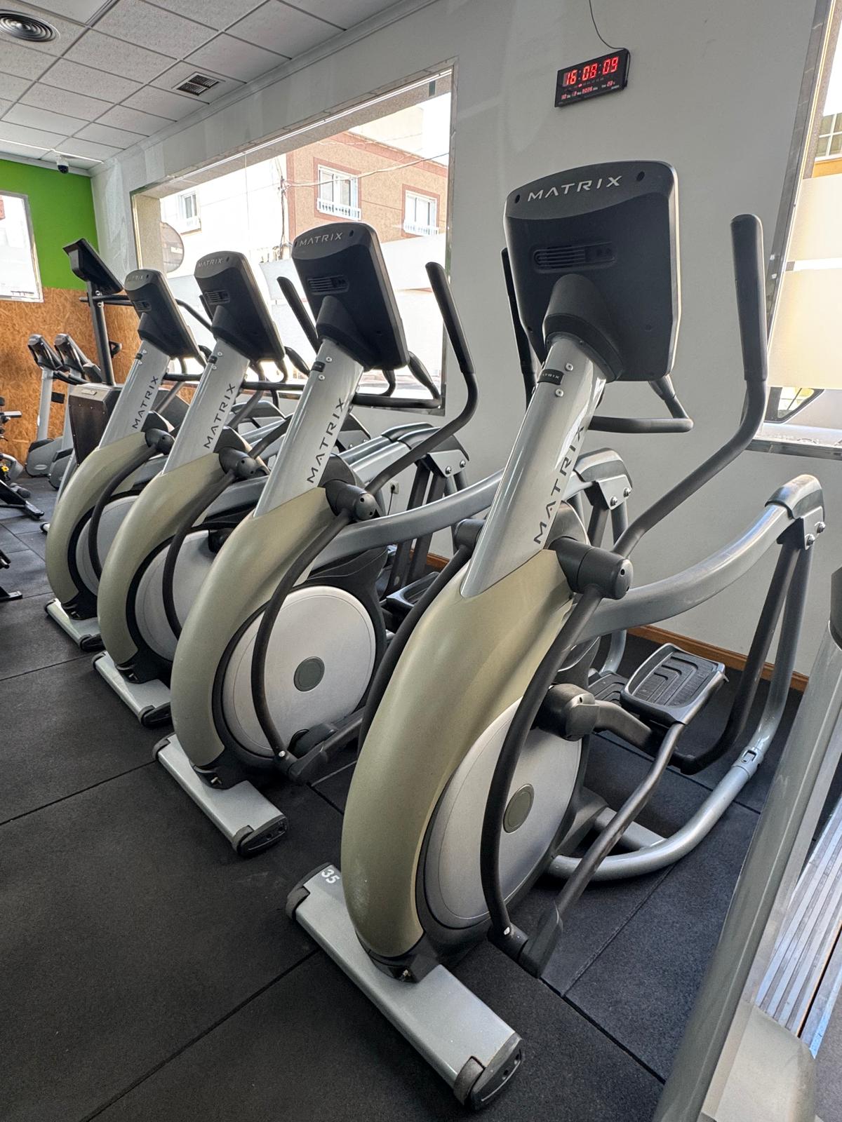 Zona cardiovascular con elípticas en Entrena-T Fitness & Wellness