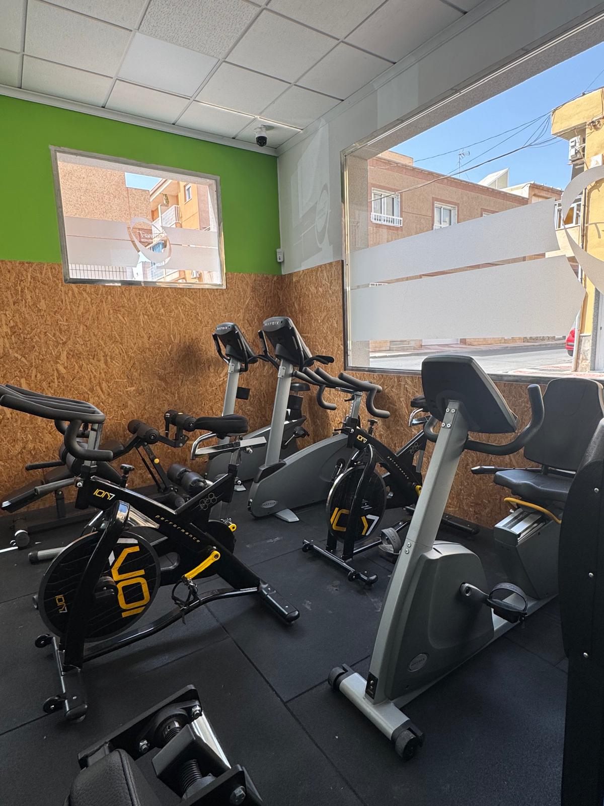 Cintas de correr en la sala de fitness y cardio de Entrena-T