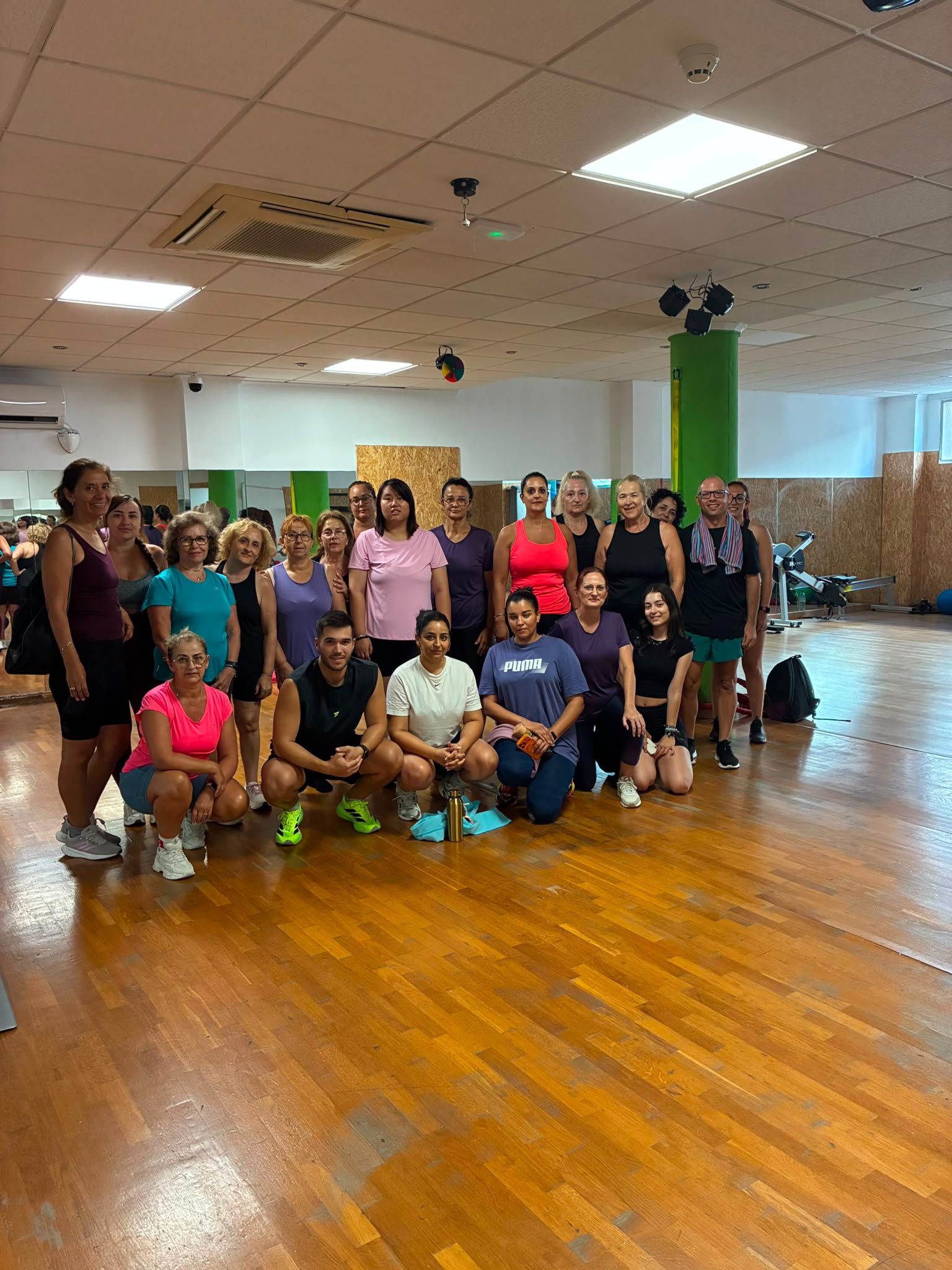 Clase de actividades dirigidas en Entrena-T Fitness & Wellness